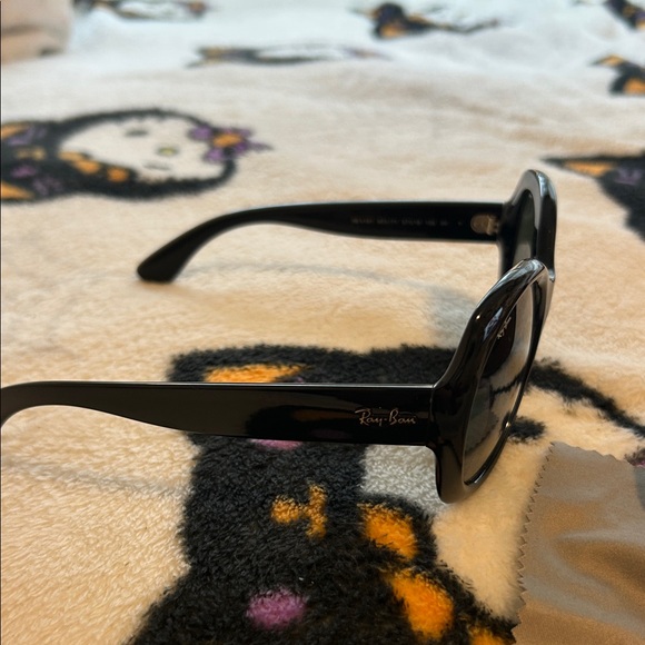 Ray-Ban Black Oval Sunglasses - Picture 5 of 7